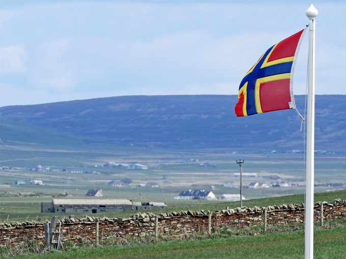 The Flag of Orkney symbolises the islands’ Norwegian and Scottish heritage. Photo: Sven Gj. Gjeruldsen, The Royal Court